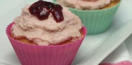 Lemon scented cup cakes with raspberry jam centres